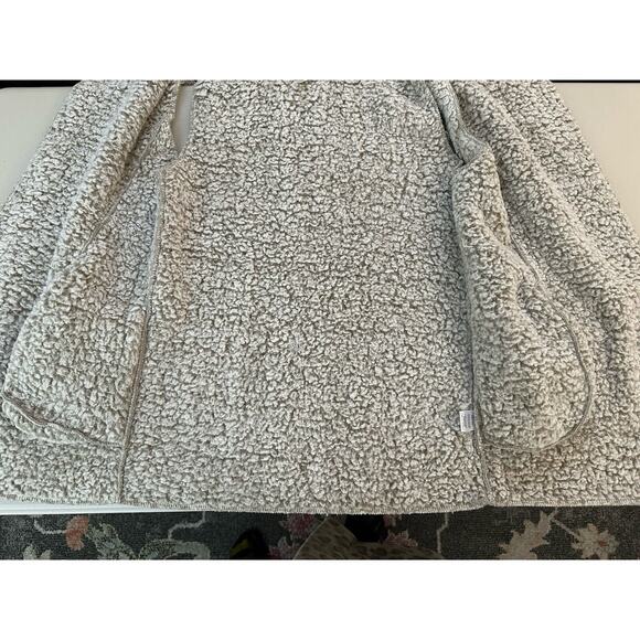 NWT Love Tree Soft Sherpa Faux Fur Vest Jacket Hooded Soft Comfort White&Gray M - Picture 3 of 12